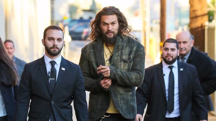 ボディーガードに守られてるモモアマンがその場にいる全員守れるぐらい強そう 