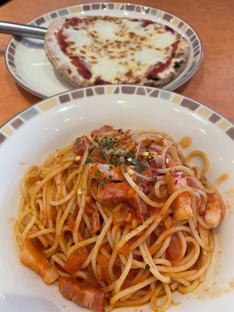 コスパは良すぎて量もあるし味も本場イタリアに近い