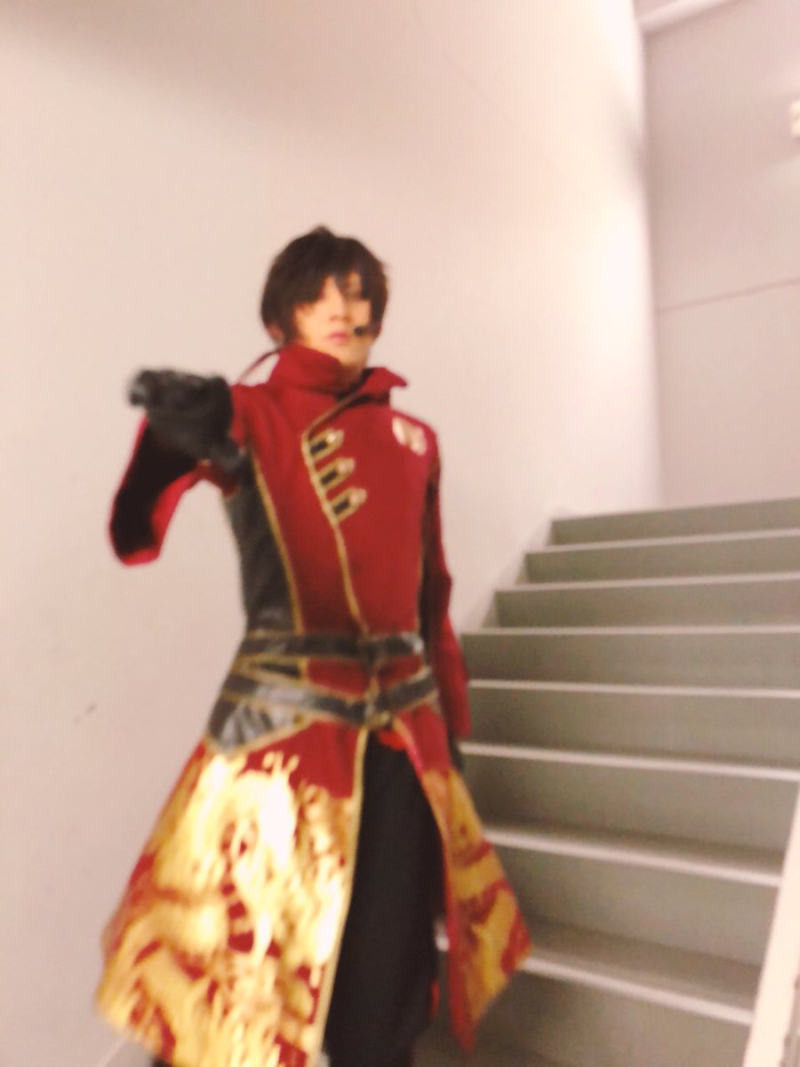   牧ステした後、階段を降りて向かってくる大倶利伽羅の写真撮りました