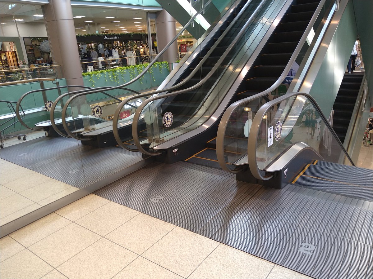 これ罠だろ、向こうのエスカレーター使おうとしたら壁にぶつかったんだけど 