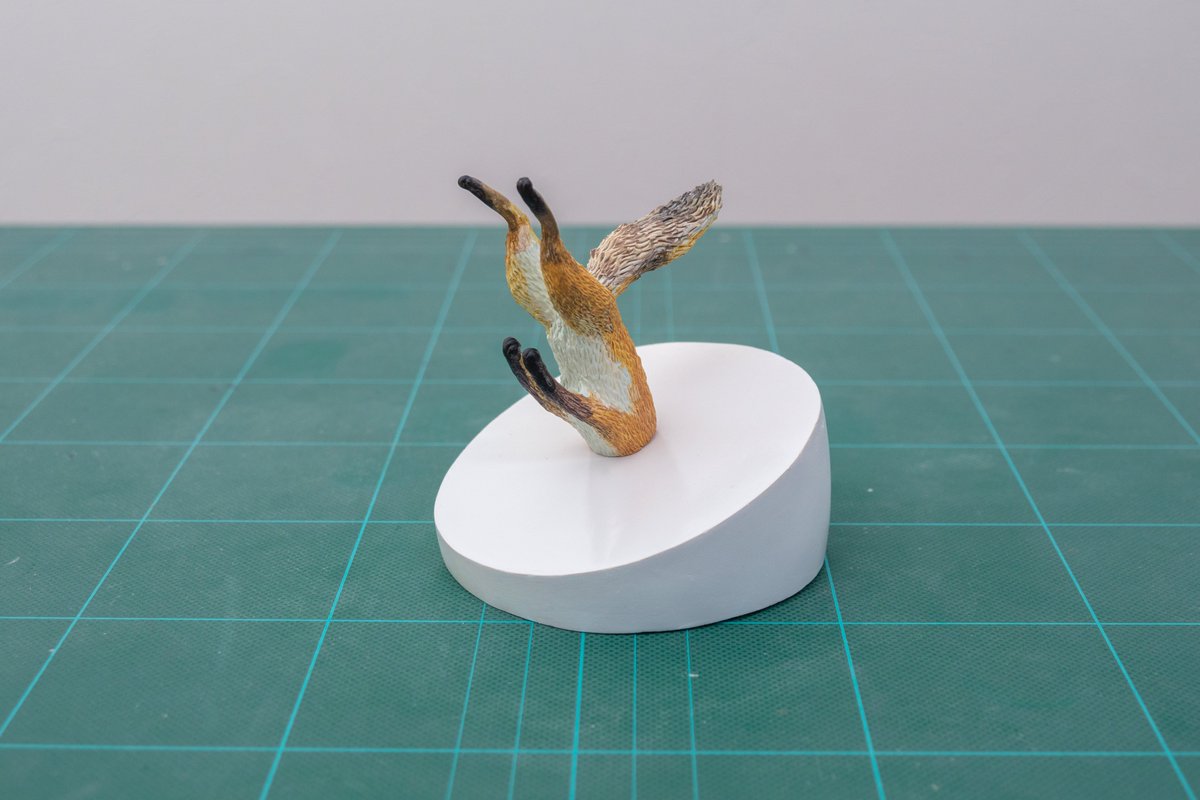 写真の狐を参考に、冬にぴったりな文房具を作ってみました