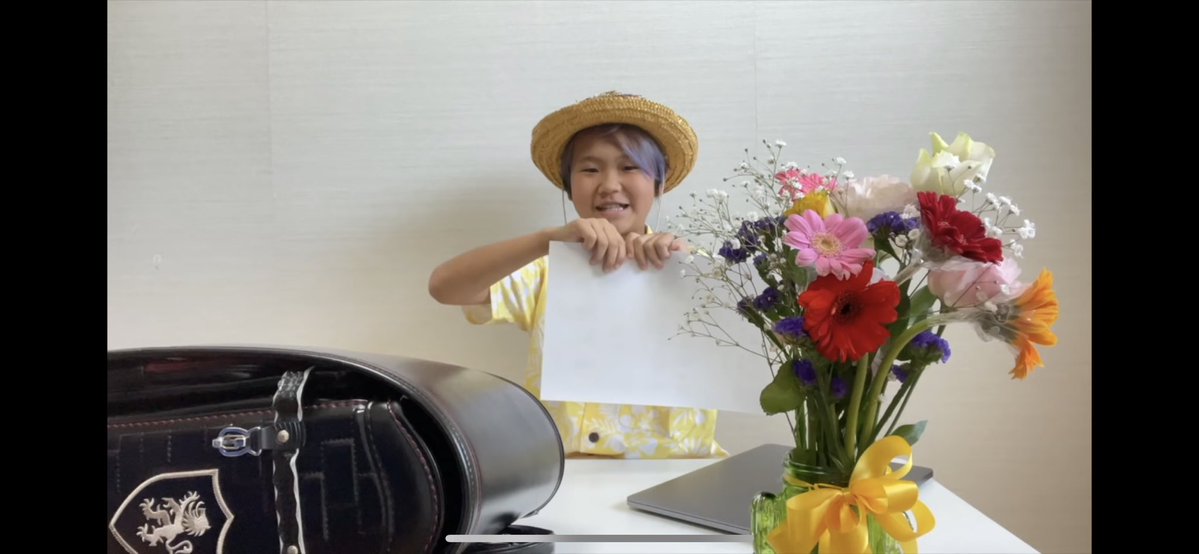 ゆたぼんが卒業証書破る動画、破った瞬間に一瞬だけ「取り返しがつかないことをしてしまった…」みたいな顔をしていて辛過ぎる 