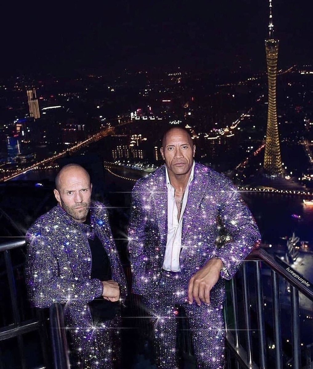 インスタ、たまに大真面目な写真で笑かしてくるから困る 