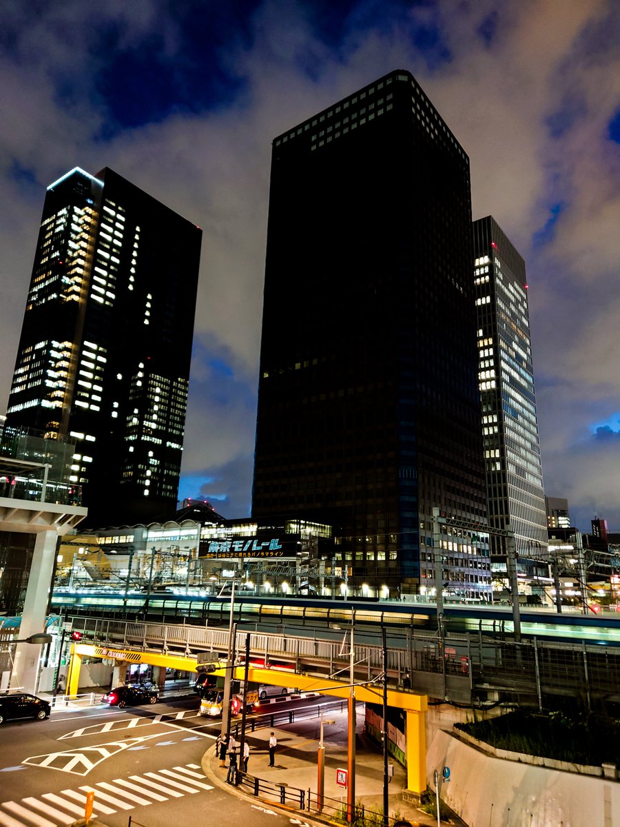 浜松町の世界貿易センタービル、テナントの撤退が完了した結果、夜になっても明かりが灯らない謎の暗黒ビルになってるよ👶