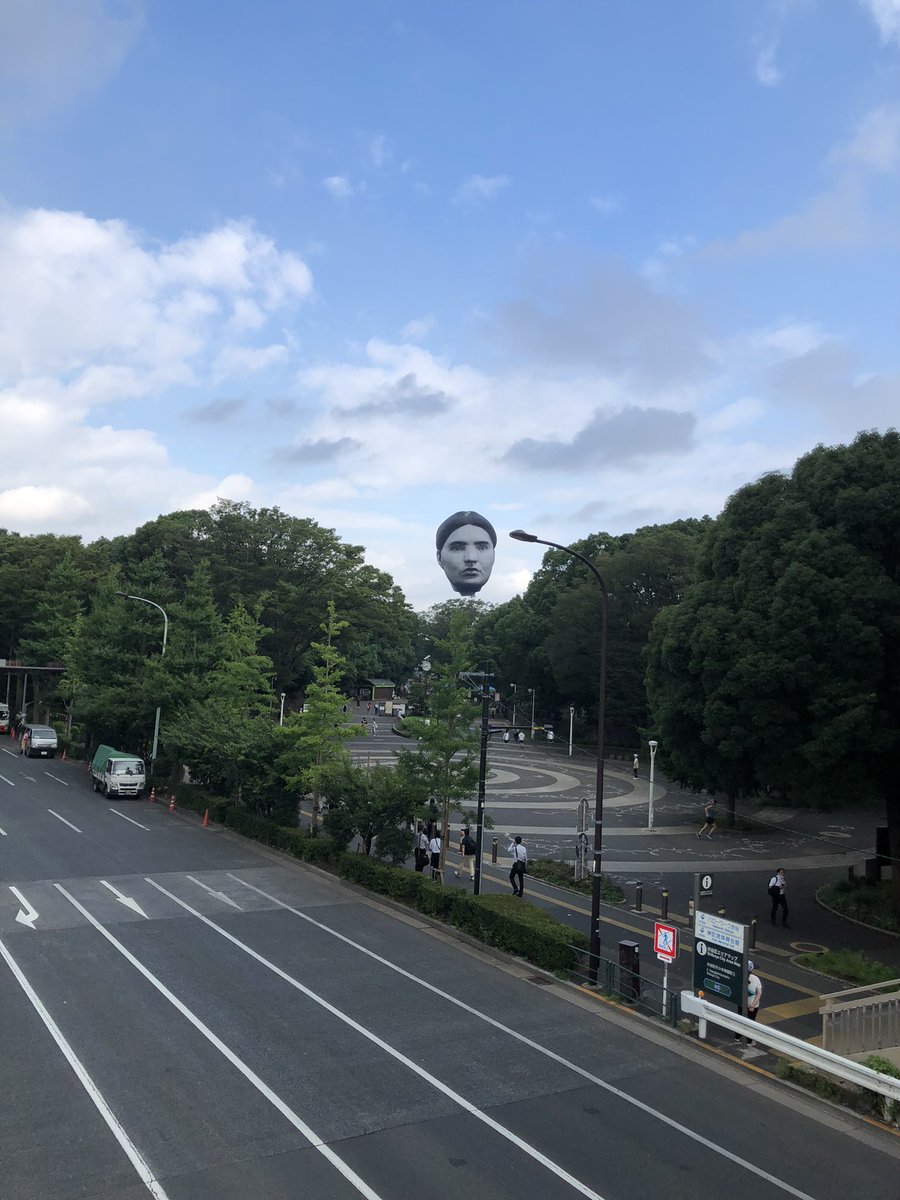 何コレ、めっちゃ怖いんだけど  代々木公園上空に顔が浮いてる  ※合成じゃない 