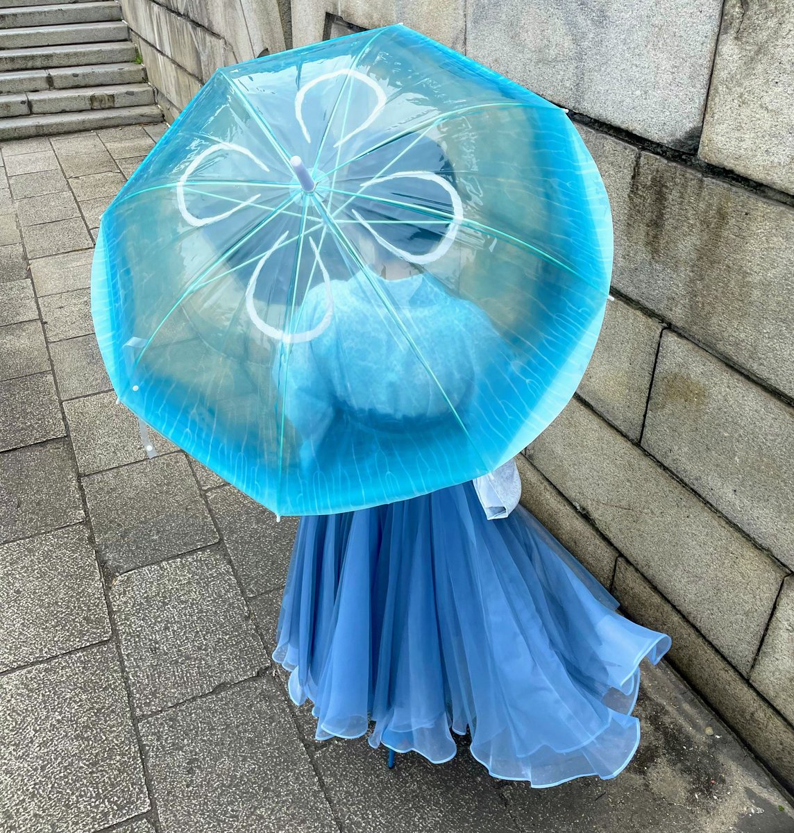 水色着物コーデとクラゲ傘👘☔️ 着物にスカートを合わせて汚れ除けに…