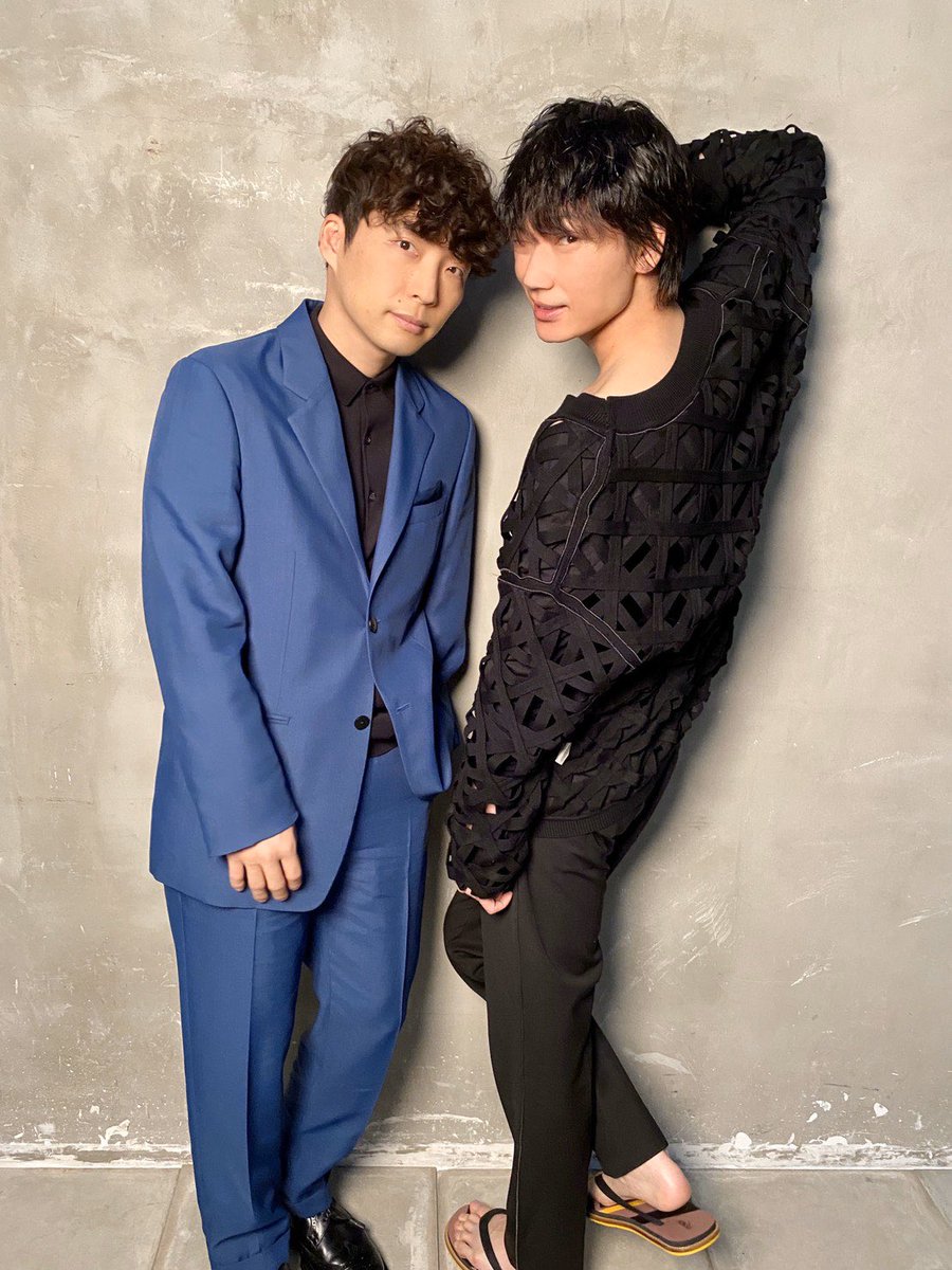 #綾野剛 さんと #星野源 さんが 表紙を飾った「#anan」は 本日発売です