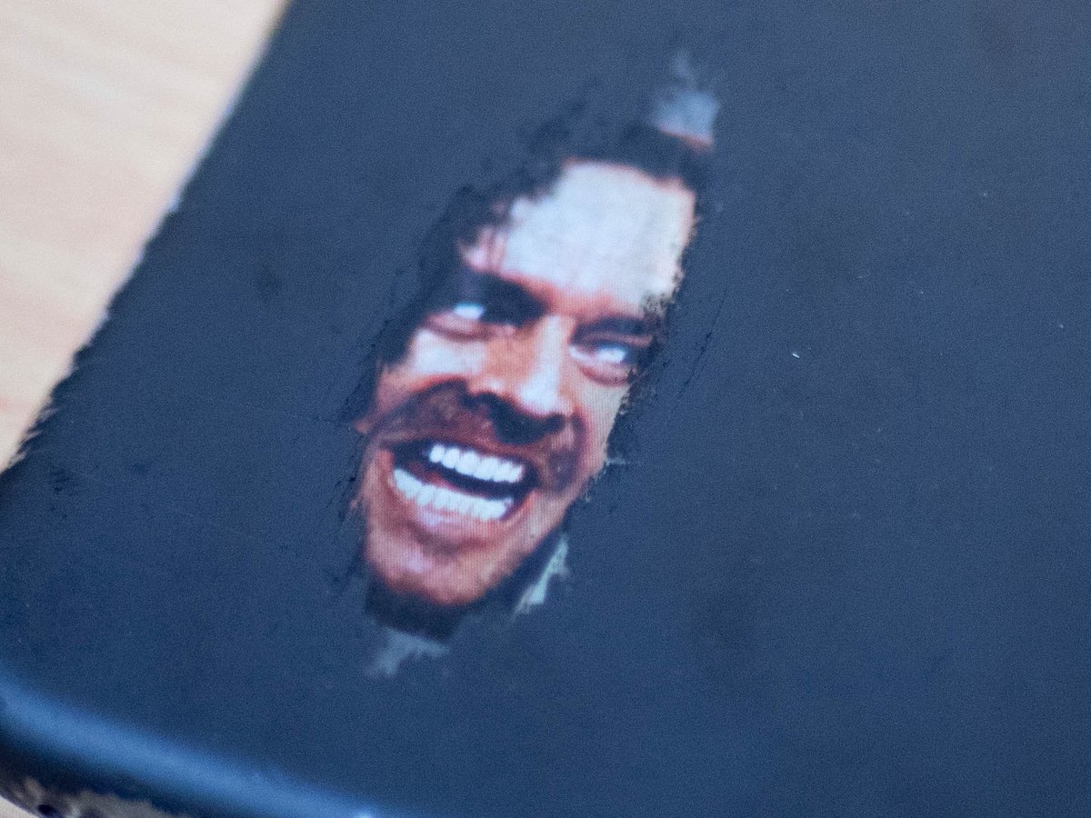 iPhoneケース禿げてるの恥ずかしいからジャックニコルソンで隠したらいい感じになった