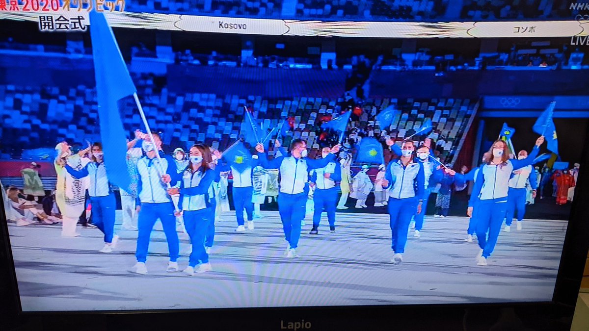 オタクだからコソボの衣装青学ジャージじゃんって思った 