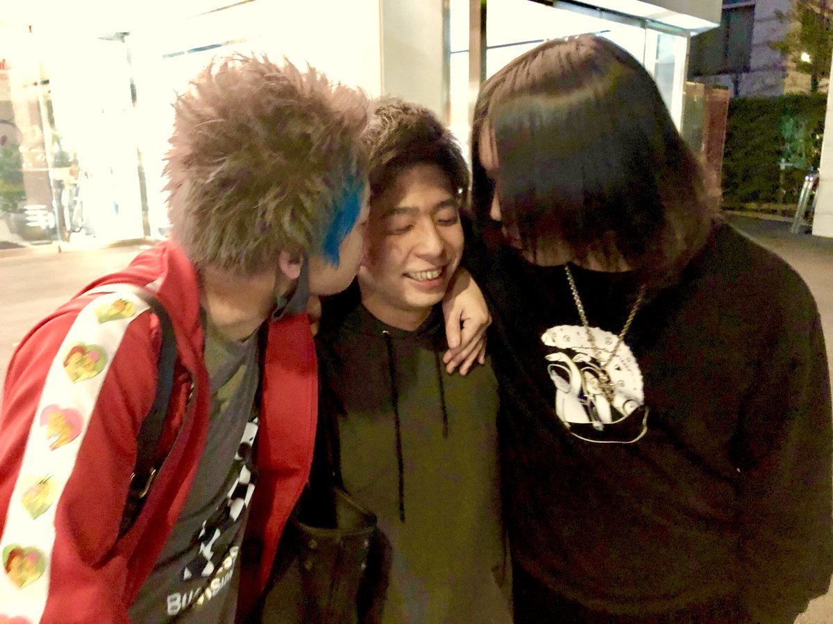 @ayachan0619 酔っ払って同じような写真あるわ。 