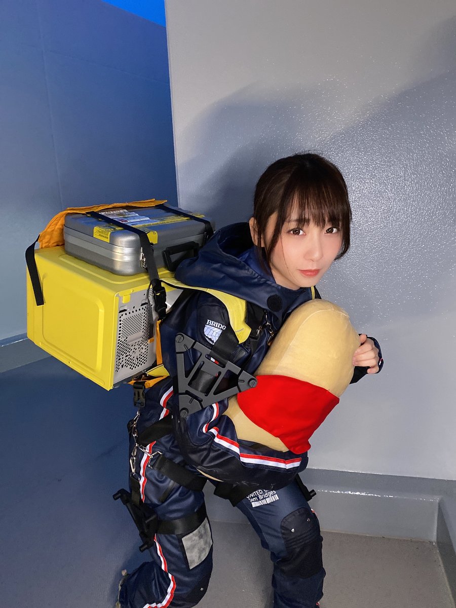 お外に出れないからおうちで色んな衣装を着て遊んでるんだけど、デススト試着してる時に背中が寂しいなって思って、そういえばメイドオムライスの時デスストっぽいってめっちゃ言われてたの思い出してゴテゴテつけたら確かに違和感無い… オドラデグが付いてたらこれオムライス運んでしまうのでは…