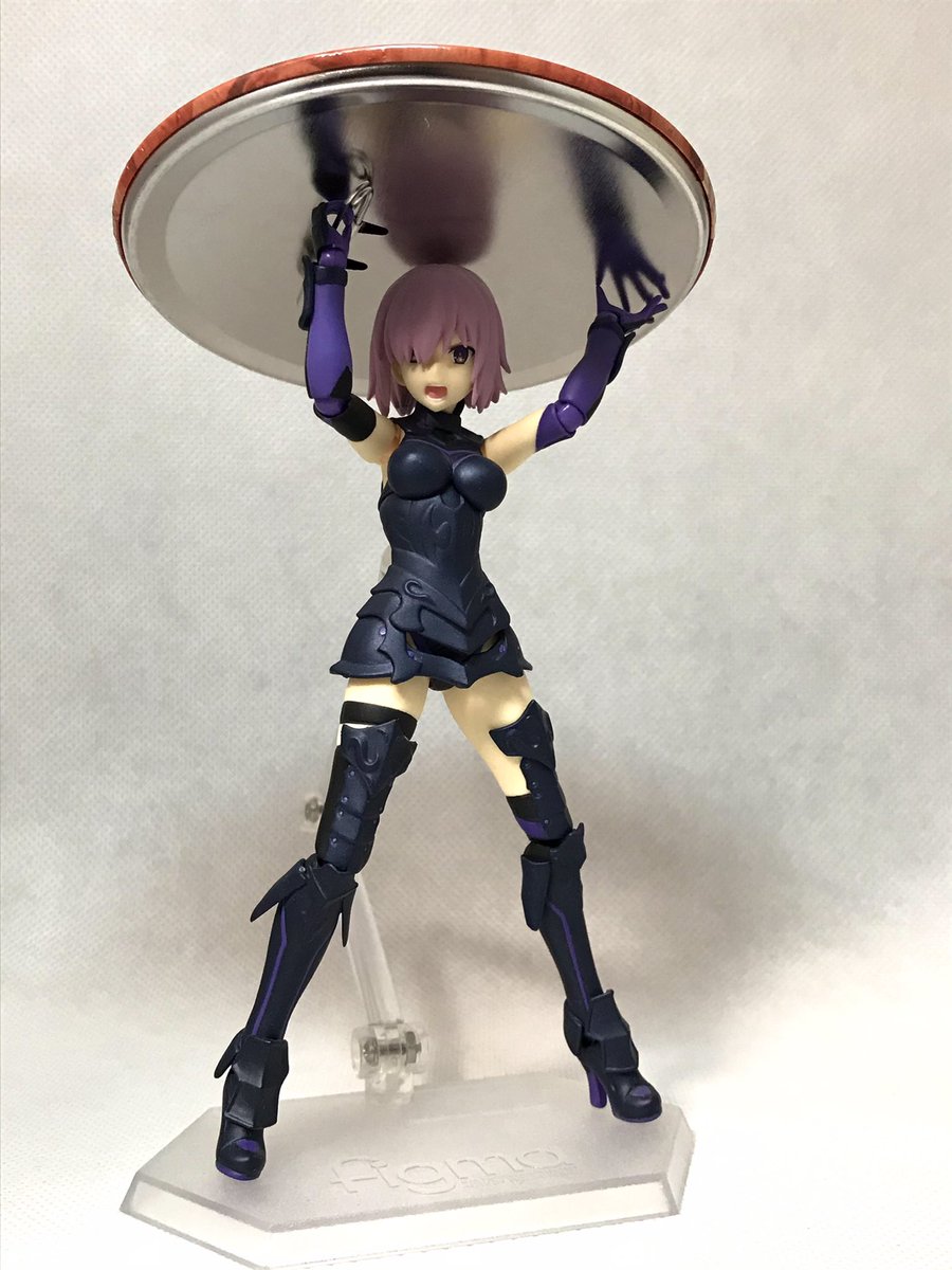 90mm缶バッジとか初めて買ったけどデカすぎて笑っちゃう。盾じゃん 