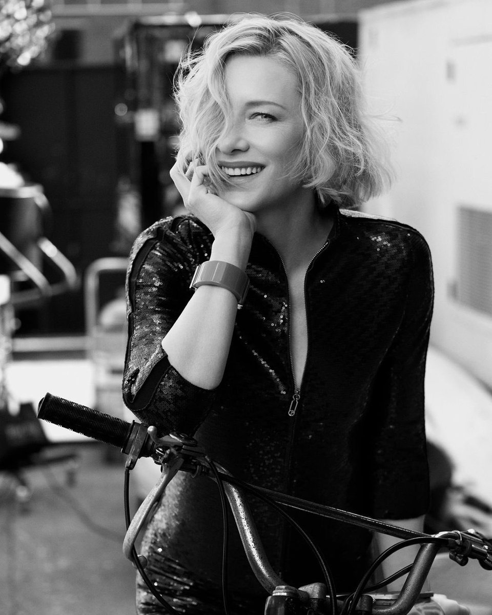 またアルマーニがケイト・ブランシェットファンの生命を脅かしにきてる 