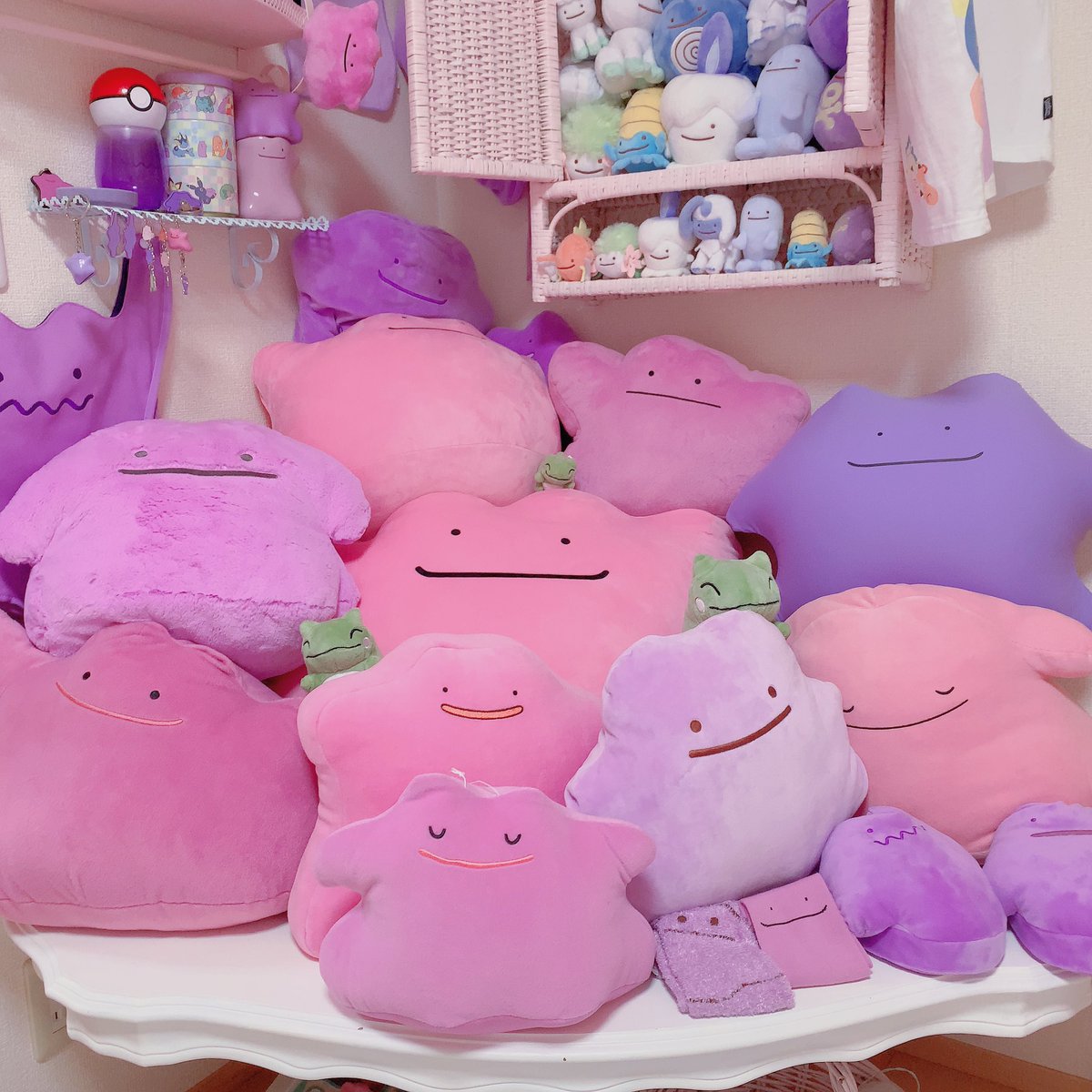  脚が折れたテーブルはメタモン山の土台に🗻 