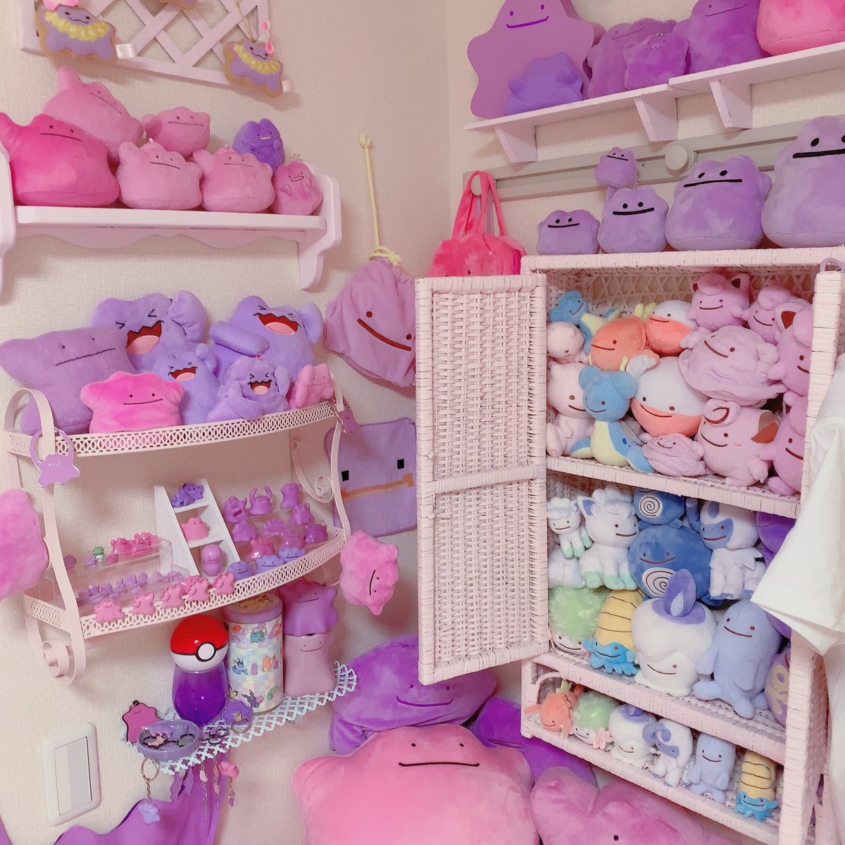  脚が折れたテーブルはメタモン山の土台に🗻 