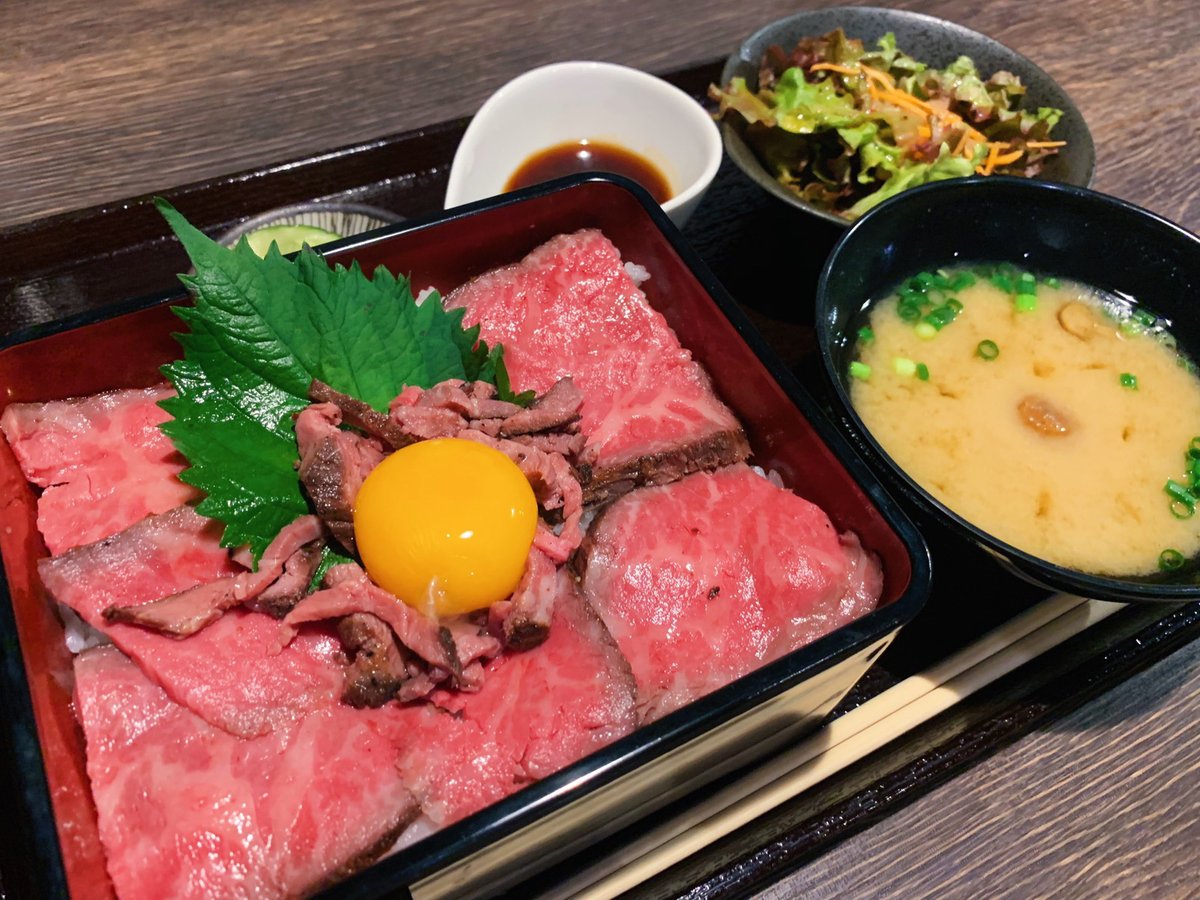 【馬菜】 @東京:銀座駅から徒歩1分 ランチ時に国産牛を使用したローストビーフ重を食べられるお店