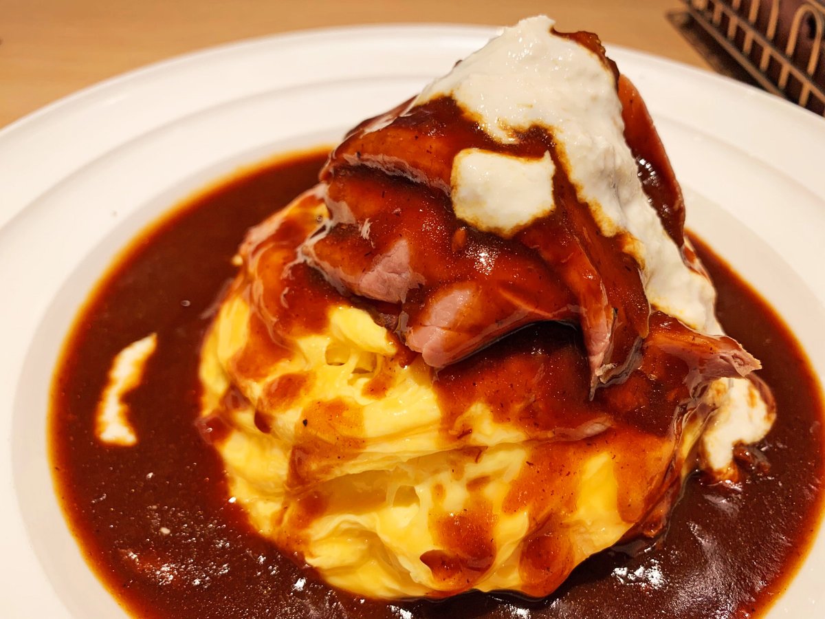 とろとろ玉子と柔らかお肉の食感を同時に楽しめる逸品です✨