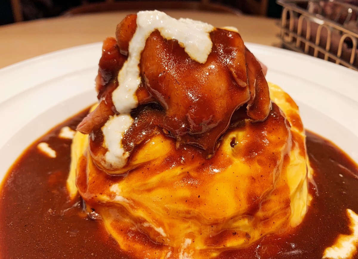 とろとろ玉子と柔らかお肉の食感を同時に楽しめる逸品です✨