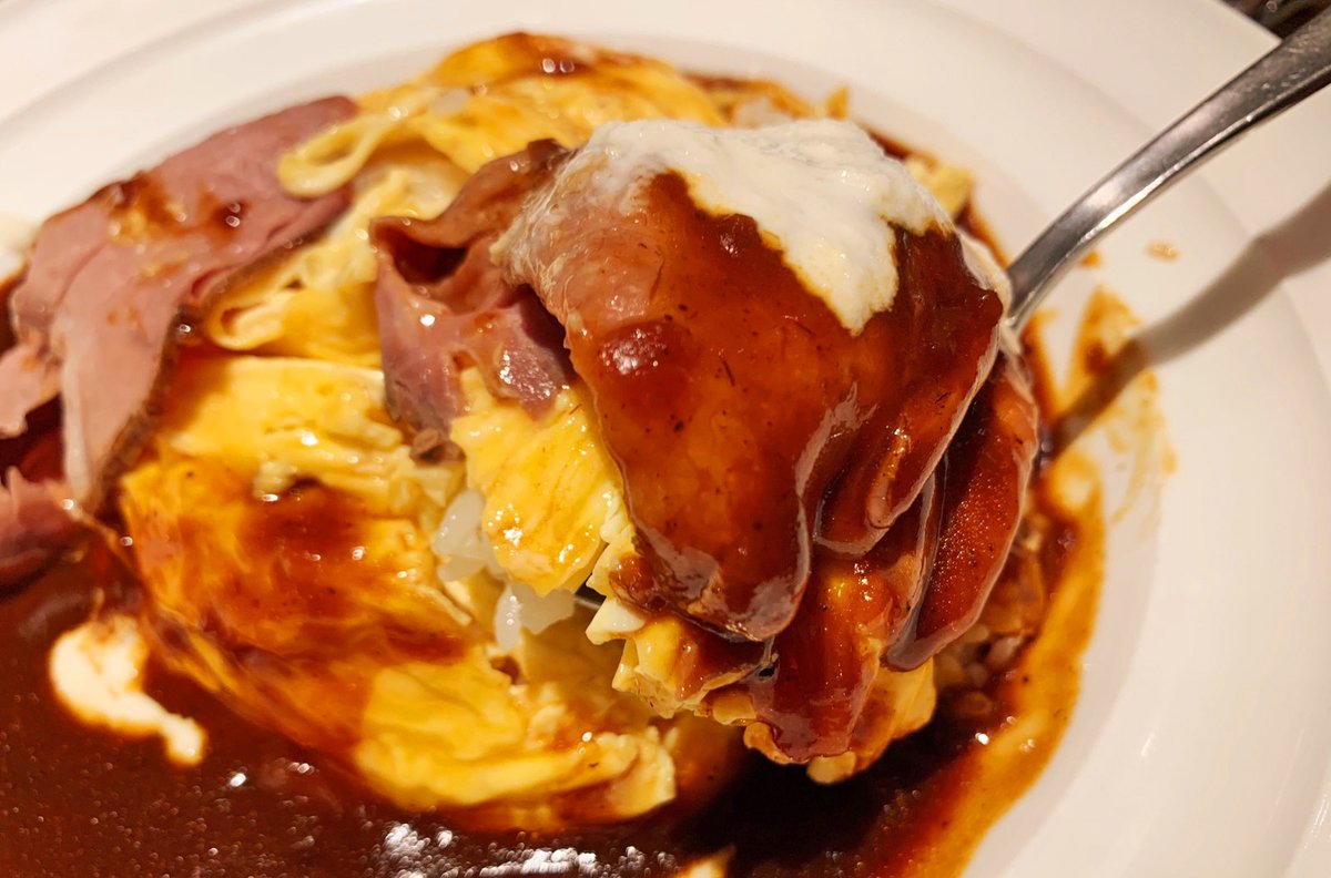とろとろ玉子と柔らかお肉の食感を同時に楽しめる逸品です✨