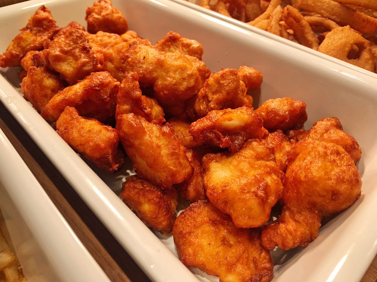 彩り鮮やかなスイーツから食べ応え抜群な唐揚げやローストビーフも食べ放題