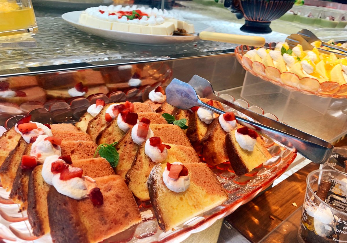 彩り鮮やかなスイーツから食べ応え抜群な唐揚げやローストビーフも食べ放題