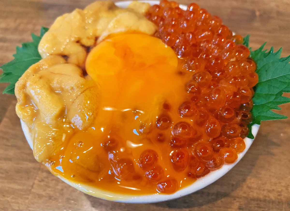   敷き詰められたウニとイクラはまるで宝石箱の様な鮮やかさ