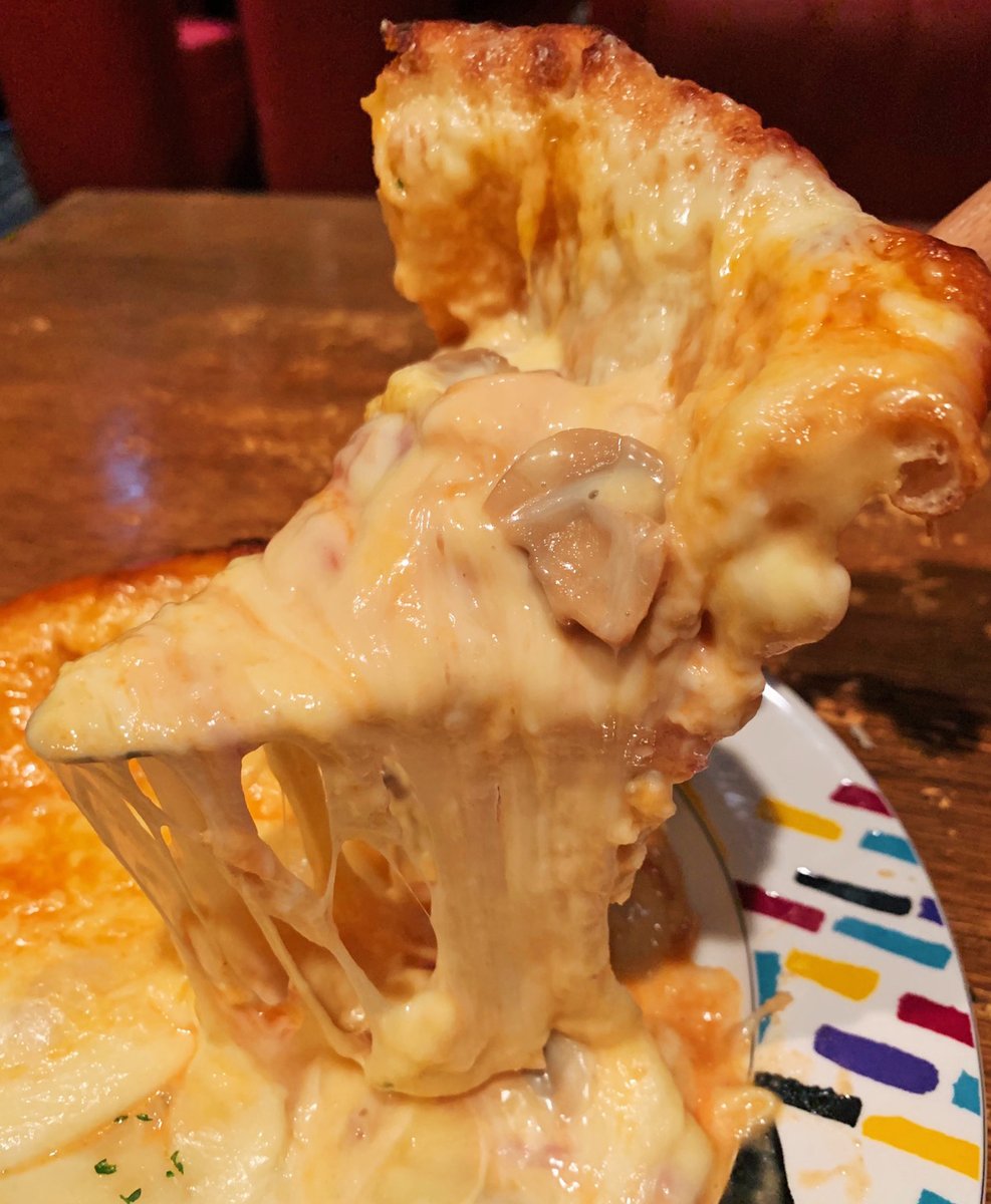 【UMIバル】 @東京:新宿駅から徒歩5分 濃厚チーズの海が広がるシカゴピザを食べられるお店