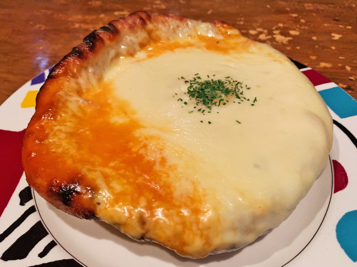 【UMIバル】 @東京:新宿駅から徒歩5分 濃厚チーズの海が広がるシカゴピザを食べられるお店