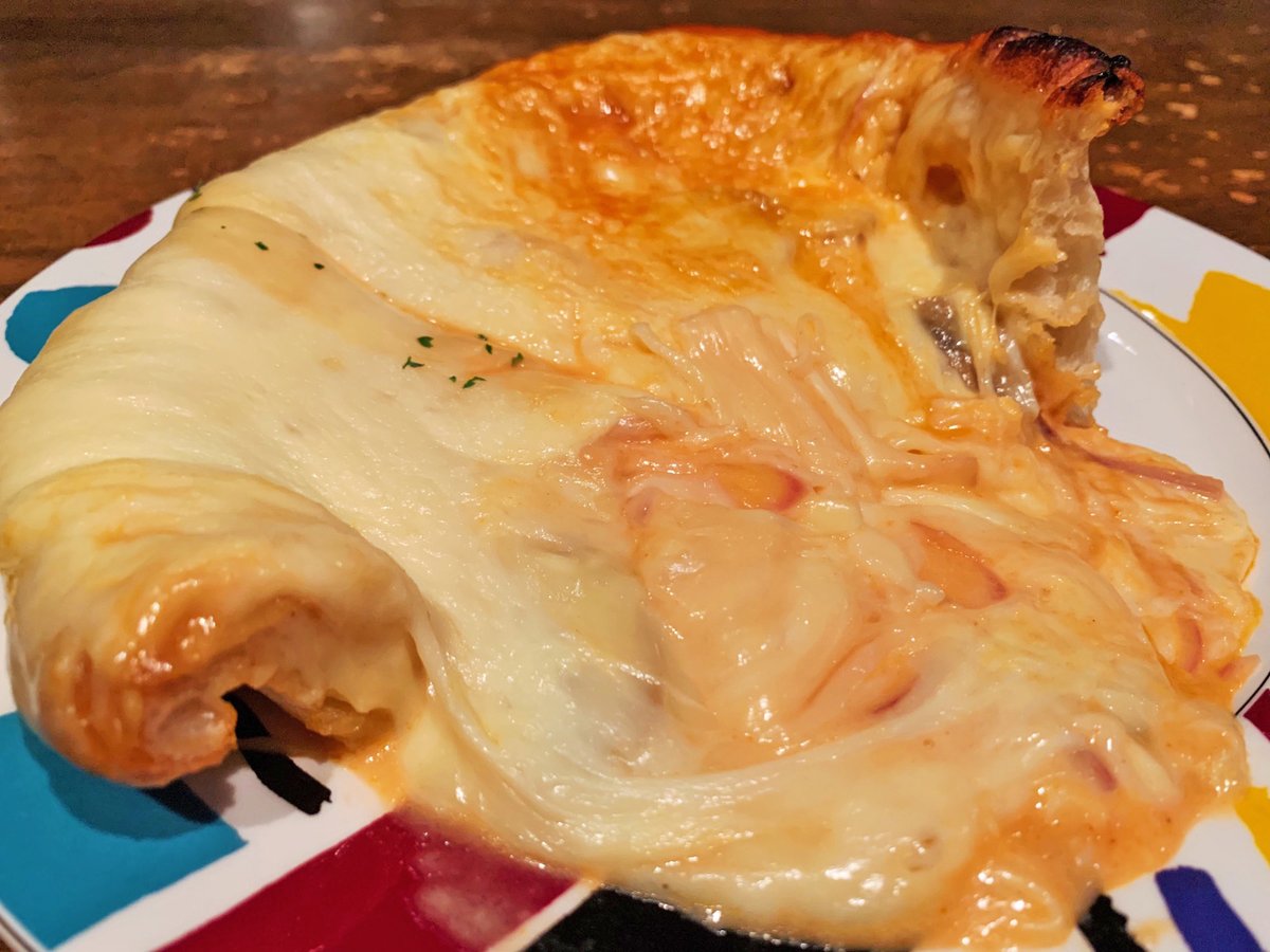 【UMIバル】 @東京:新宿駅から徒歩5分 濃厚チーズの海が広がるシカゴピザを食べられるお店