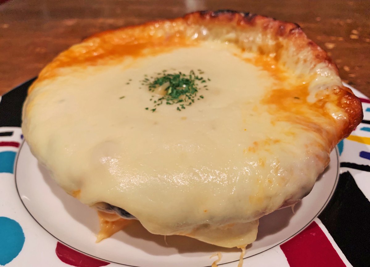 【UMIバル】 @東京:新宿駅から徒歩5分 濃厚チーズの海が広がるシカゴピザを食べられるお店
