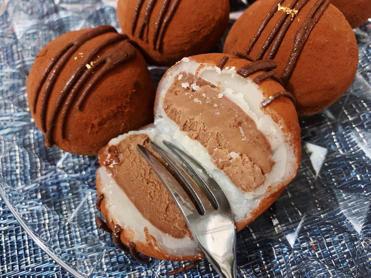 煌びやかな外見に思わず見とれてしまうスイーツです