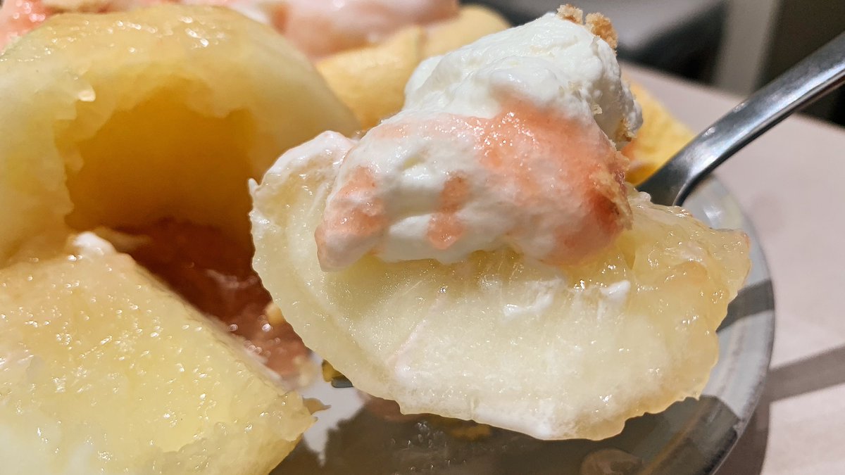 【フリッパーズ】 @東京:渋谷駅から徒歩7分 桃をまるごと使った白桃パンケーキを食べられるカフェ