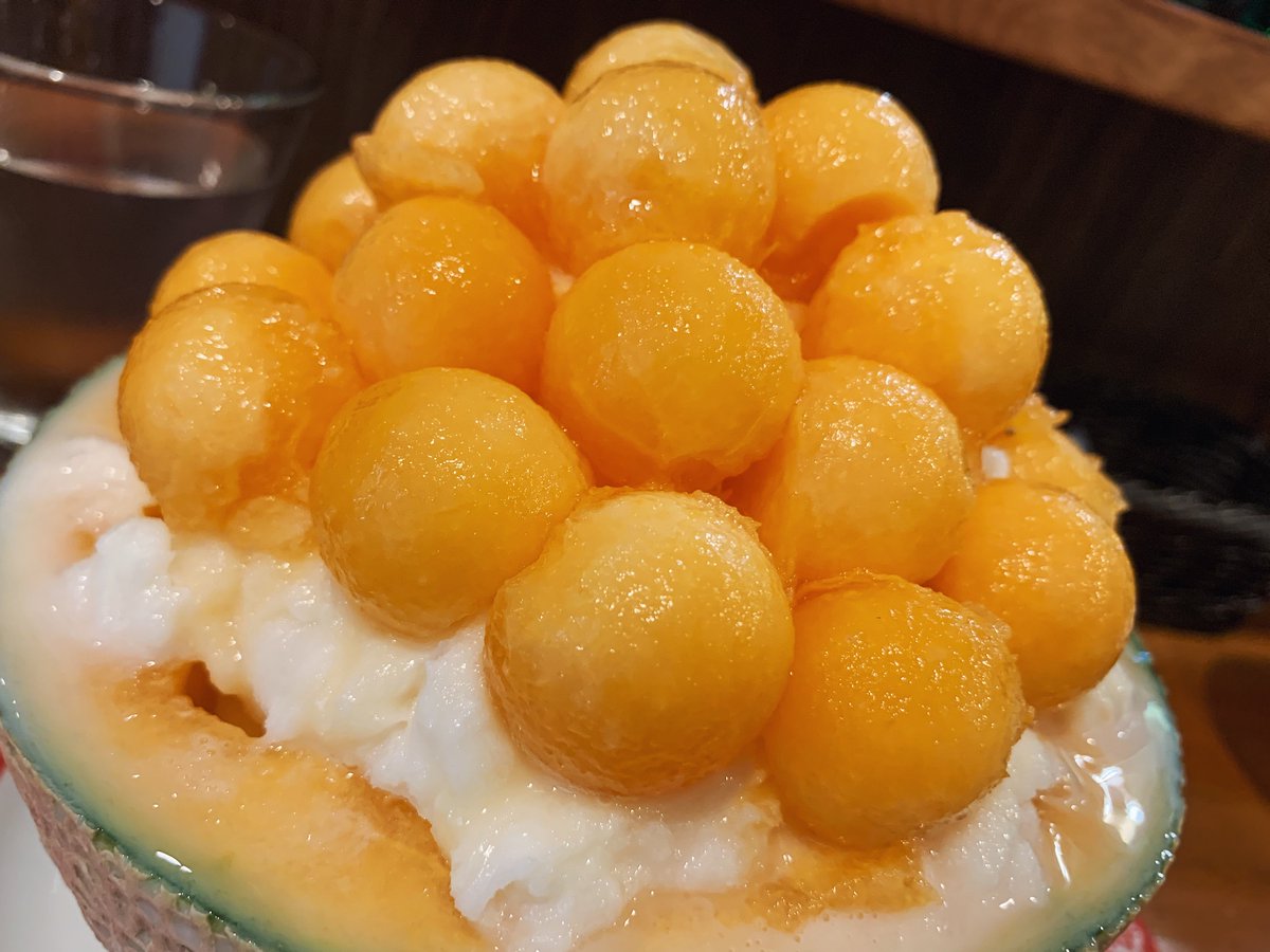 【下北果実】 @東京:下北沢駅から徒歩3分 赤肉メロンを半玉使ったかき氷を食べられるお店