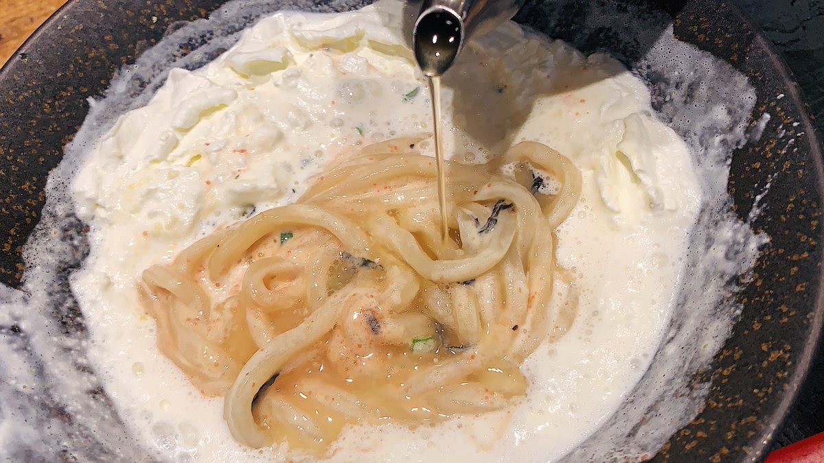 途中で出汁をそそぎながら食べる事で味の変化も楽しめます