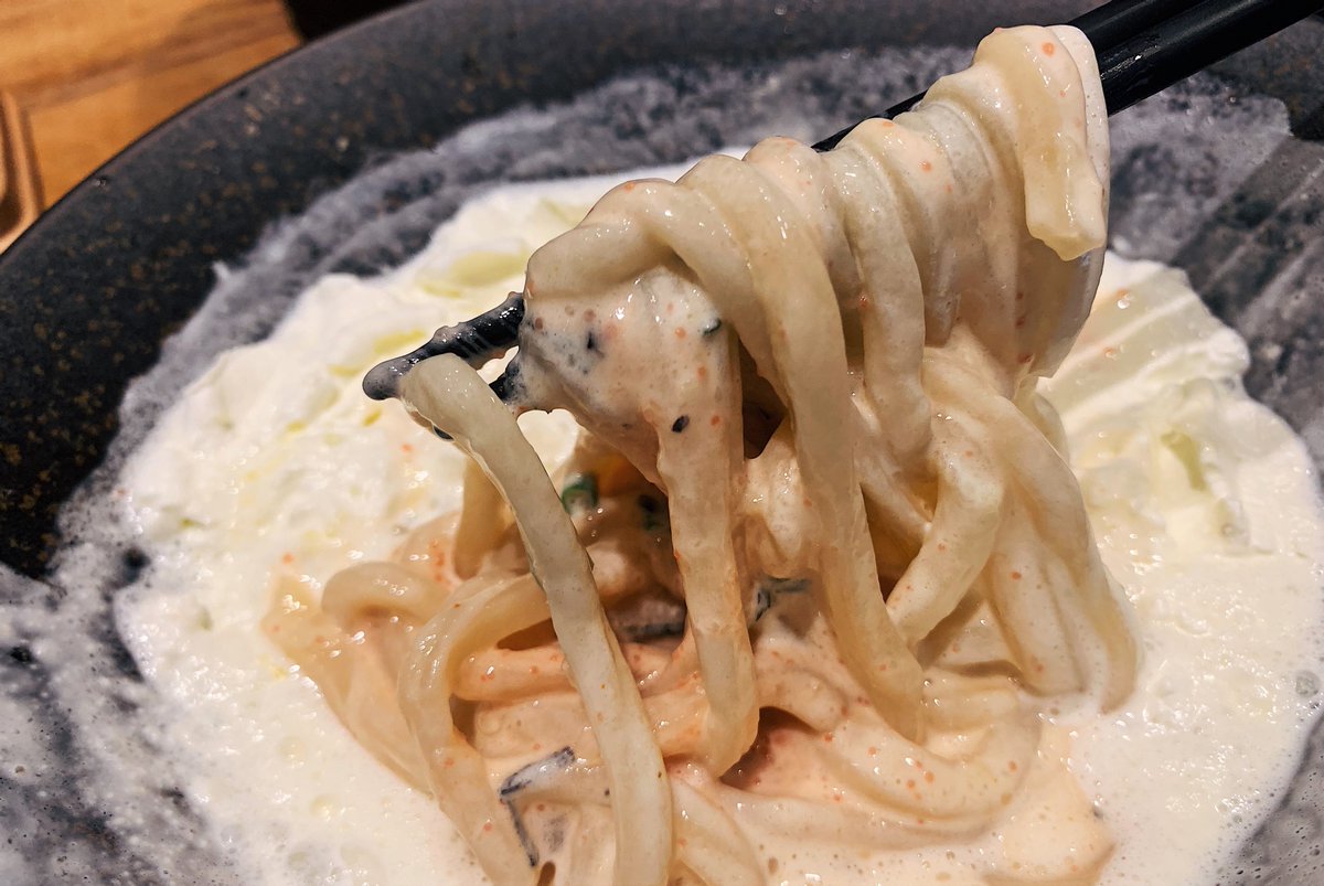 途中で出汁をそそぎながら食べる事で味の変化も楽しめます