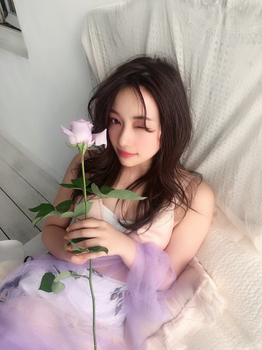 本日3/30に村瀬紗英に産んでいただきました👶🏻🌼 ありがとうございます やりたい事、なりたい事、信じて、たくさん経験して成長します😊 これからも見守っていてください❣️❣️ 22歳です🦊💜  #Happysaepyday #村瀬紗英生誕祭 