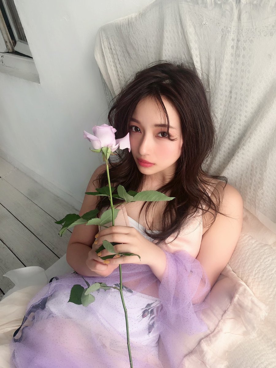 本日3/30に村瀬紗英に産んでいただきました👶🏻🌼 ありがとうございます やりたい事、なりたい事、信じて、たくさん経験して成長します😊 これからも見守っていてください❣️❣️ 22歳です🦊💜  #Happysaepyday #村瀬紗英生誕祭 