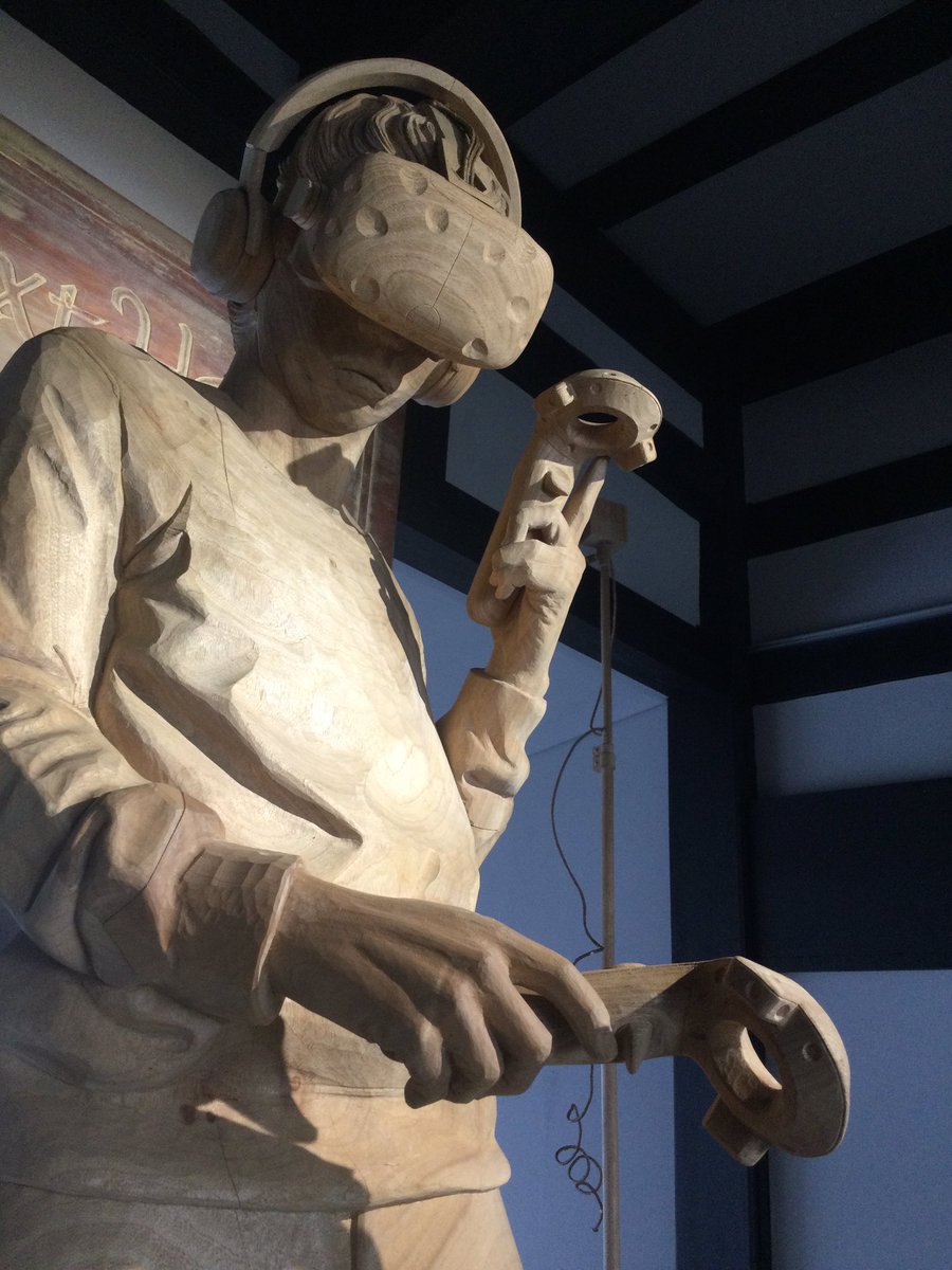 多分ですけど私は人類で初めてVRデバイスを木で彫りました 