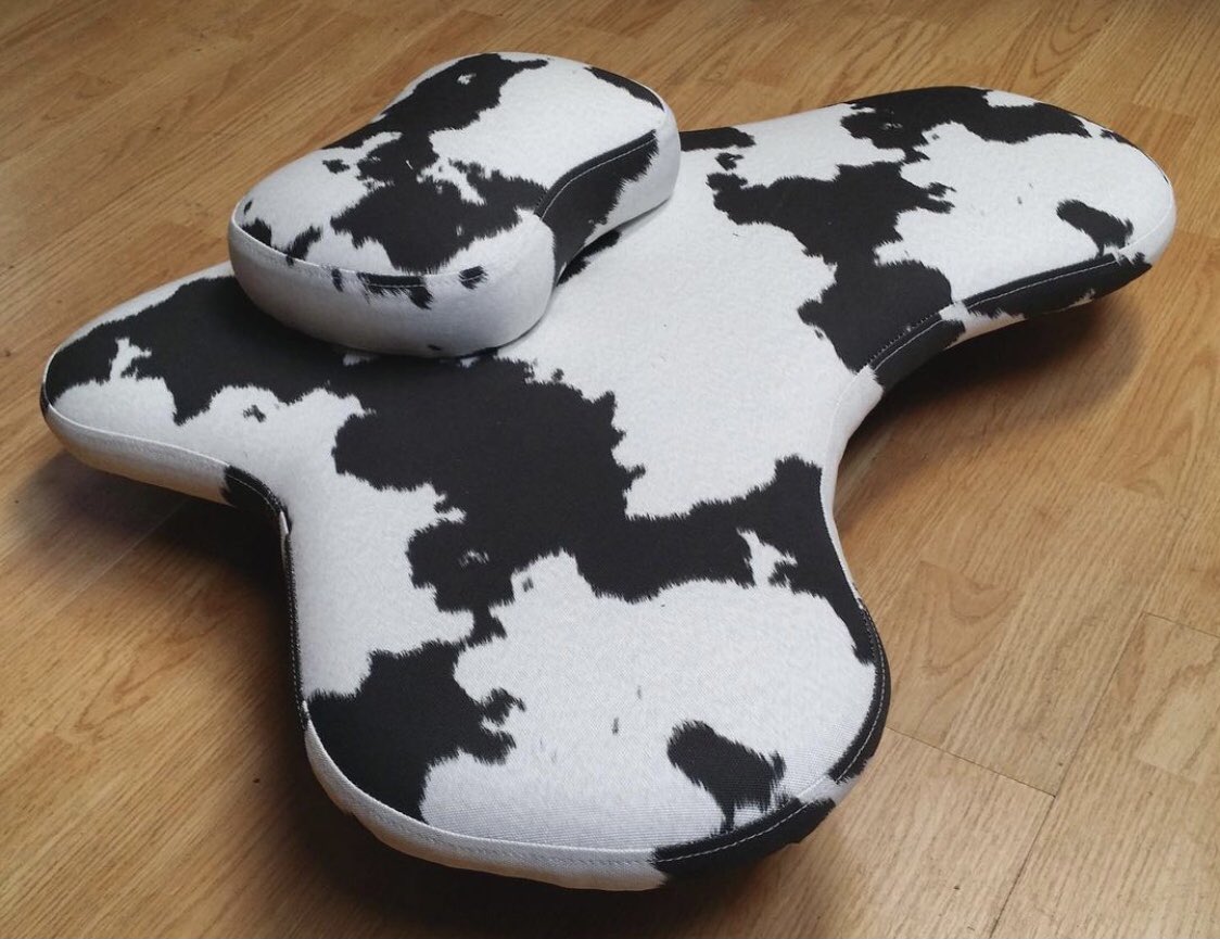 この椅子ほしい〜 椅子の上でも膝立てる民だから欲しい 冬は冷えそうだが… 