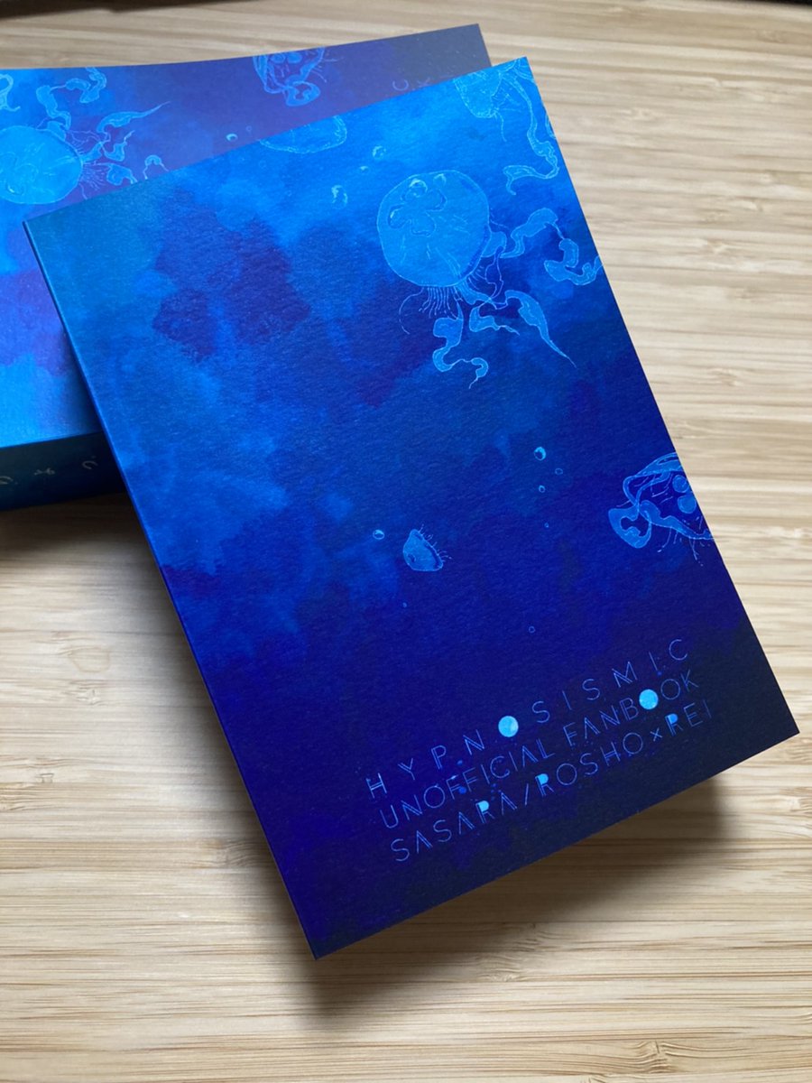 長年の夢だった分厚い文庫本が無事、完成したので、あの、推しCPとか推しCPじゃないとか買う買わない関係なく、もう、全人類に見てほしい……ってか、見てくれ……やべぇ……や、やべぇものが誕生してしまった……素晴らしい鈍器……ありがとうございます……ありがとうございます…… 