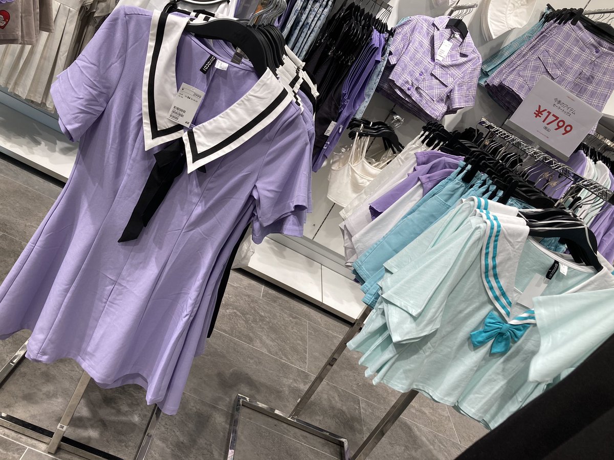 H&Mでエロゲの制服ぽい服売ってる 