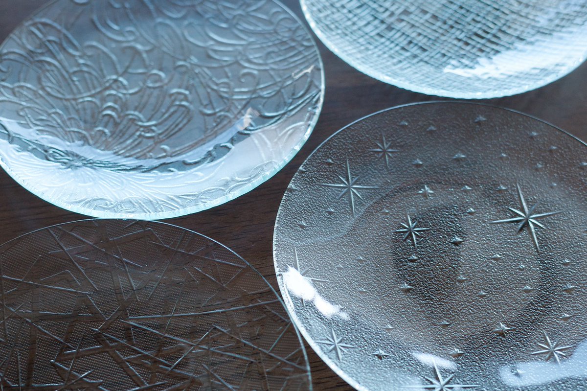 今年に入り、旭屋ガラス店さんで注文していた昭和型ガラスのお皿が届いた