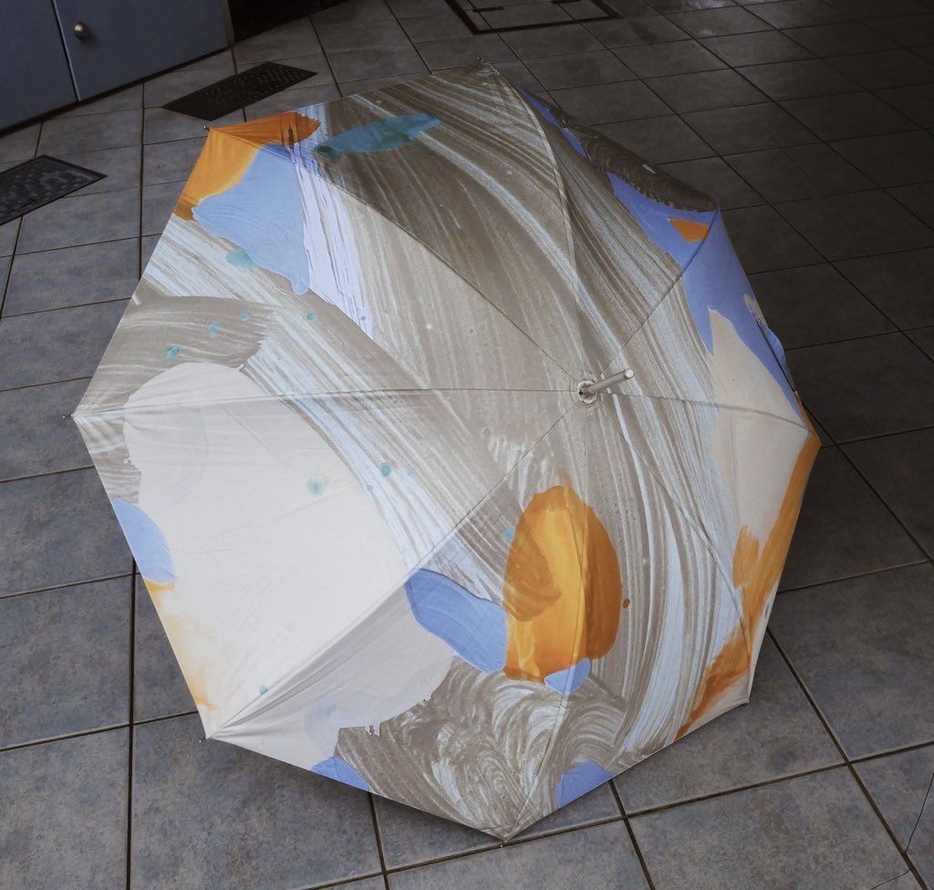 友人に伝えたら早速自分の絵でオーダーしてて素敵だったので同じものを作ってもらった☂️ 