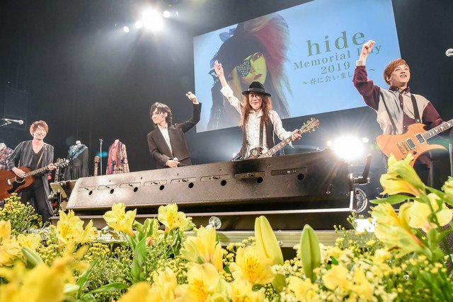 【ライブレポート】hide命日イベントにX JAPAN・PATAサプライズ登場、hide愛用ギターで「TELL ME」捧げる（写真50枚）    #hideMemorialDay 