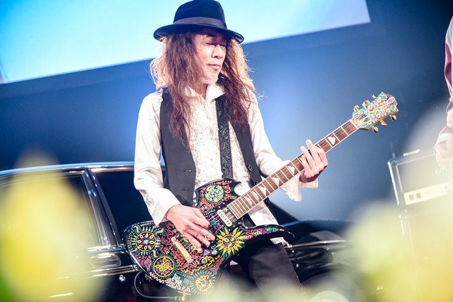 【ライブレポート】hide命日イベントにX JAPAN・PATAサプライズ登場、hide愛用ギターで「TELL ME」捧げる（写真50枚）    #hideMemorialDay 