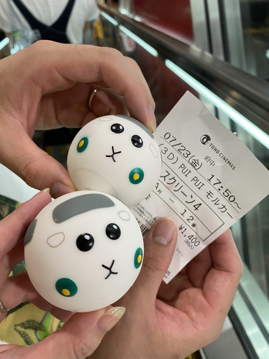 映画モルカー感想 ・大人しか居ない ・上映前からぷいぷい ・大切なお知らせの時は鳴らさない ・大人しか居ない ・BGM、足音に合わせてぷいぷい ・上映後拍手の代わりに一斉ぷいぷい ・明るくなった直後何事も無かった用に無言で退出 ・大人しか居ない 