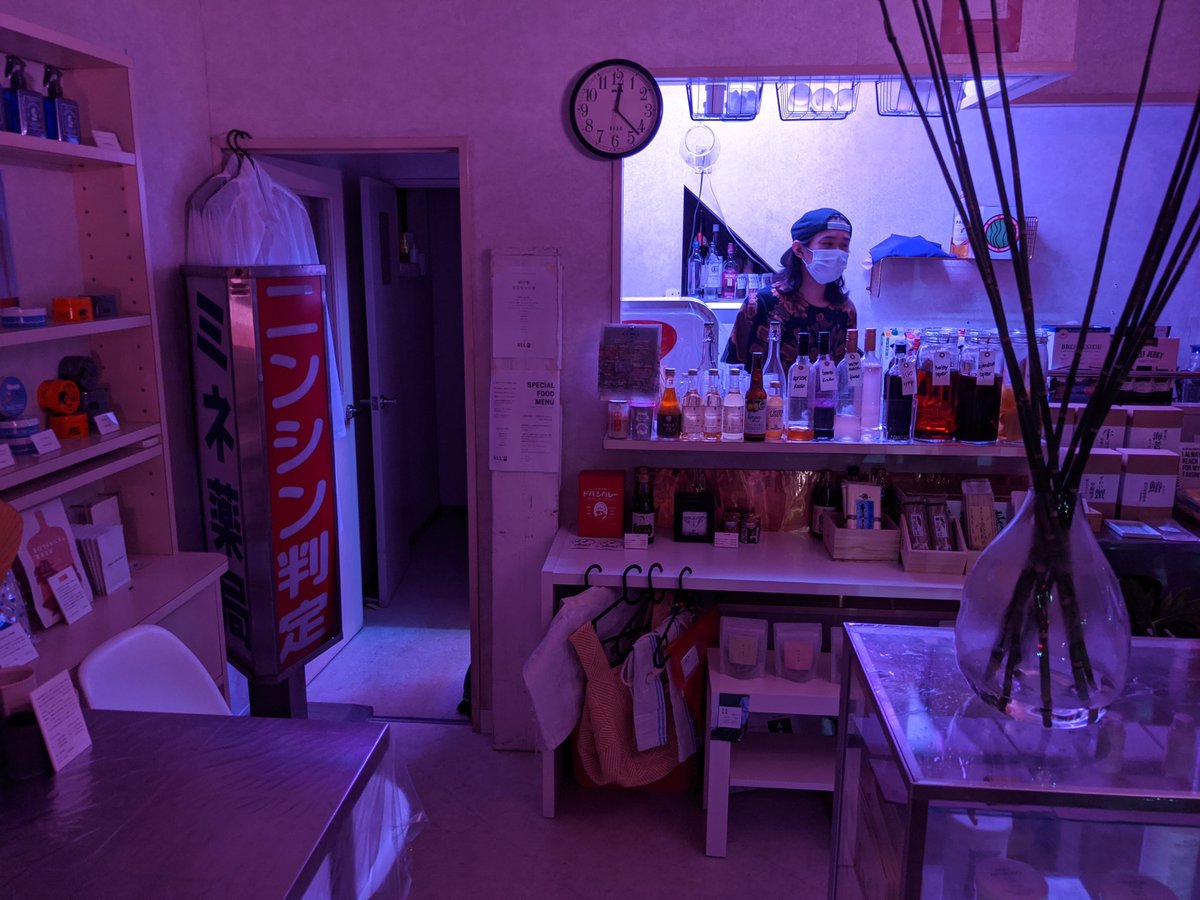 キャナルシティそばの精力剤薬局をそのまま居抜きしてつくった立呑み屋、怪しすぎるけど入ってよかった