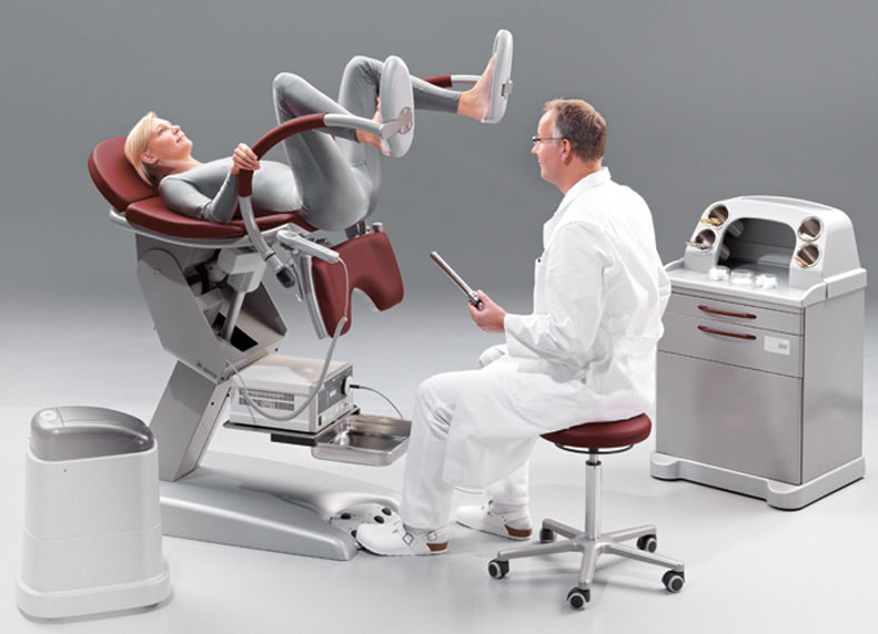 肛門科でこの椅子に座って検査してもらってて突然「あなたのご家族を呼んでください」と医者に言われた時はこれが俺の処刑台なのかと思った