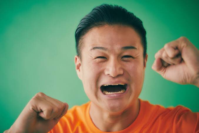 スマホの中から　出してください ここはひどく暗く　寒く　怖い！ 