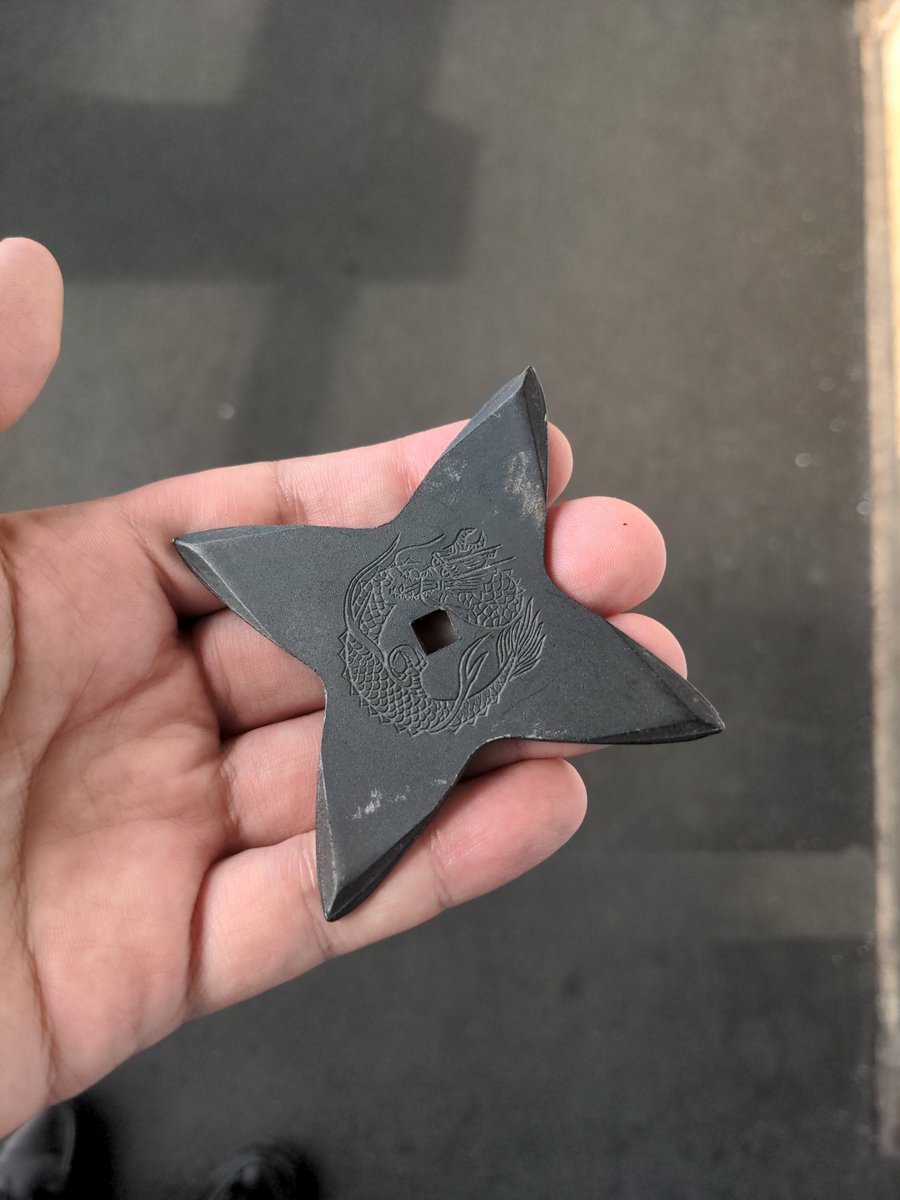 オリンピック期間中はこれをポケットに忍ばせておき、コンビニなんかで外国人がいる時に財布を出すついでに落としたりしたい